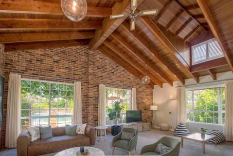 Luxurious Home On 5 Acres, Close To CBD - Sleeps 18 - Accommodation Australia 0