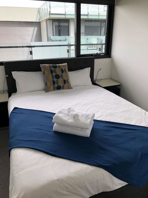 Luxury 2BR Yarra River Views WIFI-Netflix-Pool-Gym - Australia Shopping 3