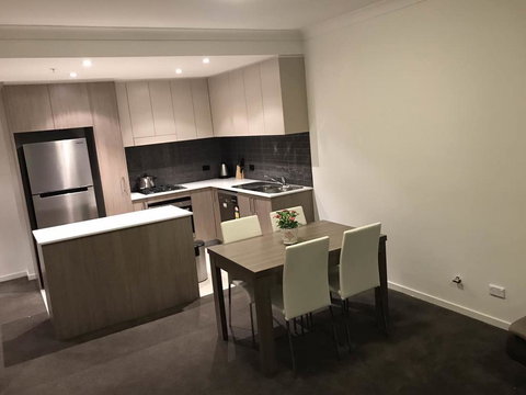 Luxury Apt With 2BR Plus 2Bath - Australia Shopping 2