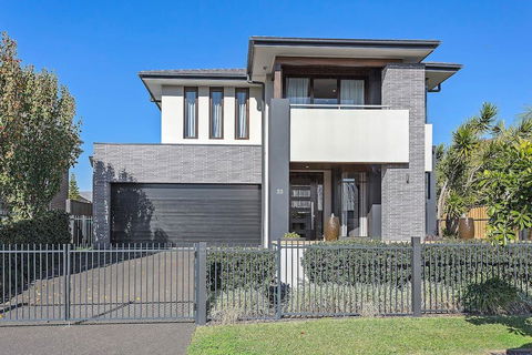 Luxury Brand New Home - Local Tourism 0