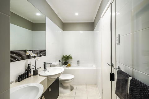 LUXURY Davcorp Executive Rentals - Free Wifi Wine Netflix And Parking In Brompton - Accommodation Australia 1