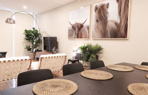 LUXURY Davcorp Executive Rentals - Free Wifi Wine Netflix And Parking In Brompton - Accommodation Australia 3