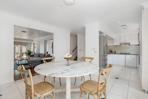 Luxury Family-size Home In Smart Beachside Suburb - Accommodation Australia 1
