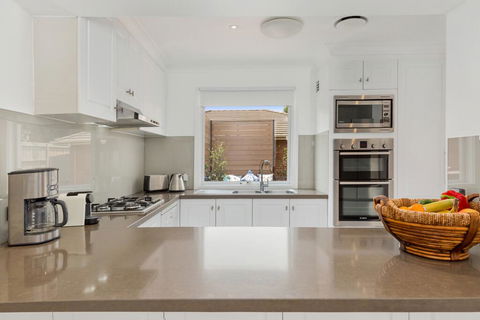 Luxury Family-size Home In Smart Beachside Suburb - Accommodation Australia 2