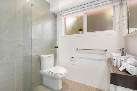 Luxury Family-size Home In Smart Beachside Suburb - Accommodation Australia 3