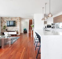 Luxury in Corlette - 4 Drungall Ave - Local Tourism