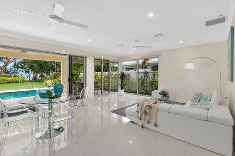 Luxury Living On The Beachfront - Accommodation Australia 3