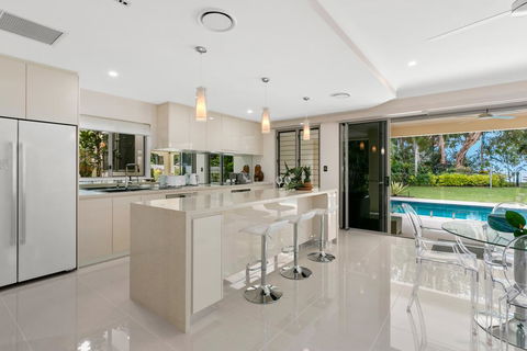 Luxury Living On The Beachfront - Accommodation Australia 2