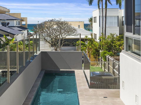 Luxury On Currumbin Beach - Local Tourism 3