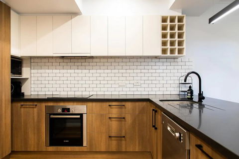 Luxury Spacious 2 Bedroom Fitzroy Apartment - Accommodation Australia 1