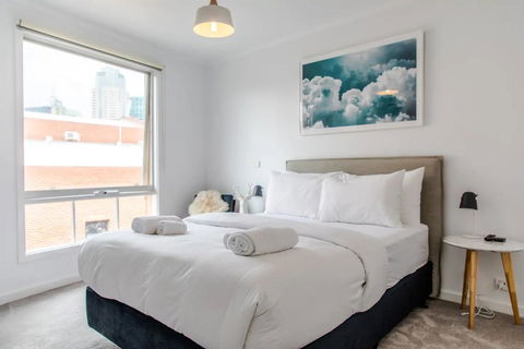 Luxury Spacious 2 Bedroom Fitzroy Apartment - Accommodation Australia 3