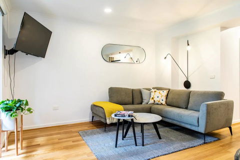 Luxury Spacious 2 Bedroom Fitzroy Apartment - Accommodation Australia 0