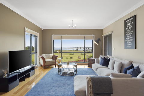LUXURY WATERFRONT FAMILY HOME-TASMANIA (I)-L'Abode - Accommodation Australia 1