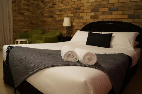Magdala Motor Lodge & Lakeside Restaurant - Accommodation Australia 0