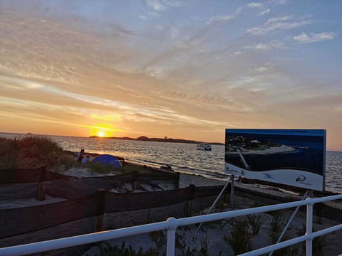 Maggie's Family Retreat - Australia Shopping 1