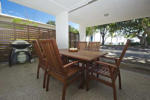 Maggies Beachfront Apt. 1 - Accommodation Australia 2