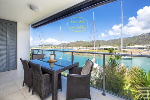 Magnetic Blue Waterfront Apartments - Accommodation Australia 0