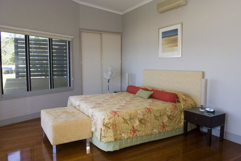 Magnetic Docks Townhouse 1 - Accommodation Australia 1