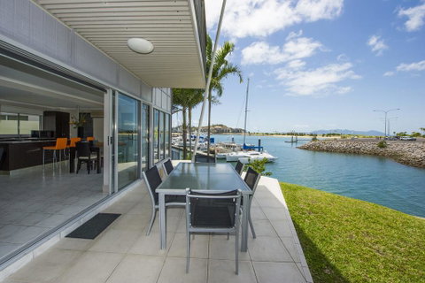 Magnetic Docks Townhouse 1 - Accommodation Australia 0