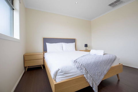 Magnificent Lux Stay@Mont Albert 4BR/WIFI/Garage - Accommodation Australia 2