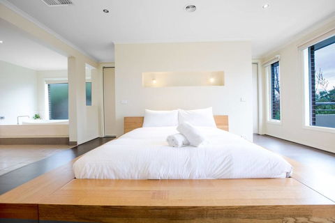 Magnificent Lux Stay@Mont Albert 4BR/WIFI/Garage - Accommodation Australia 0