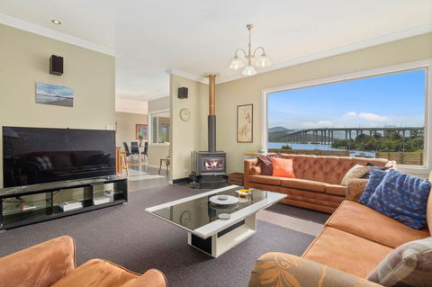 Manfield City Waterfront View Cottage - Australia Shopping 0