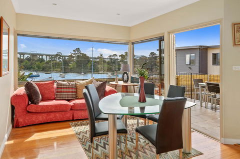Manfield City Waterfront View Cottage - Australia Shopping 3