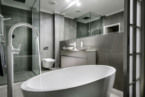 Mangrove Hotel - Australia Shopping 3