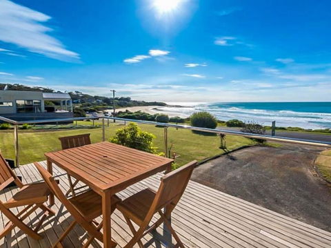 MAVI BEACH HOUSE - Beachfront, Wifi, Views - Accommodation Australia 0
