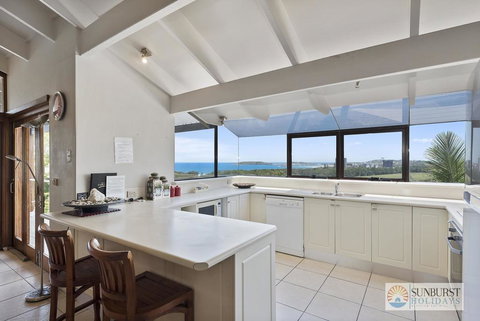 Mcauleys Beach House - Local Tourism 3