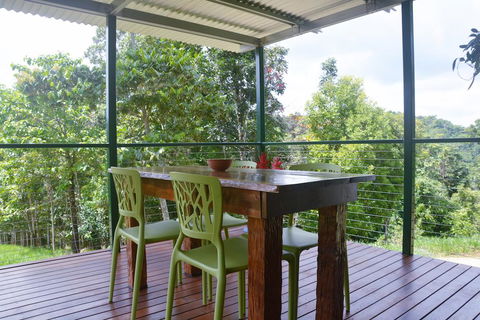 Mena Creek Flower House - Accommodation Australia 2
