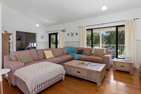 MERMAIDS ON MARENGO - Large Home With Wifi - Accommodation Australia 0