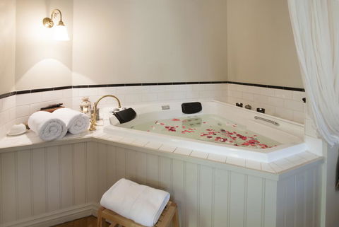 Merrow Cottages - Forest Edge - Accommodation Australia 3