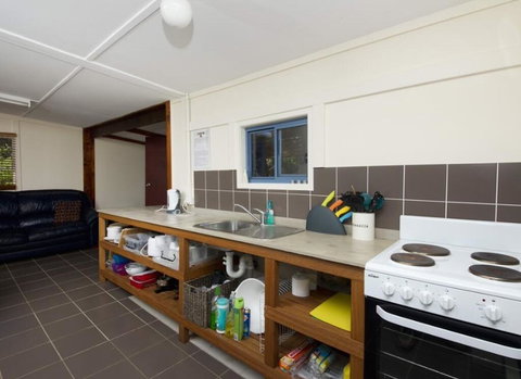 Mick's Beach Cottage - Seal Rocks Beachfront - Australia Shopping 2