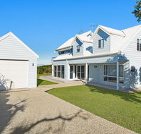 Middle Rock Beach House - Beach Front Lake Cathie - Accommodation Australia