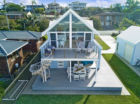 Middle Rock Beach House - Beach Front, Lake Cathie - Accommodation Australia 1