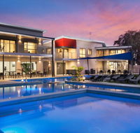 Middle Rock Holiday Resort - Accommodation Australia