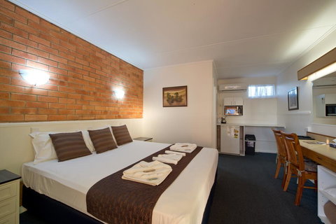 Mineral Sands Motel - Local Tourism 3