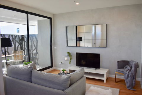 Modern And Elegant Apartment Near The Beach - Accommodation Australia 0