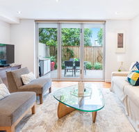 Modern apartment with large courtyard and short walk to Bondi Beach - Australia Shopping