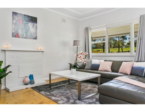 Modern Aus Home On The Edge Of North Ryde Oval - Australia Shopping 0