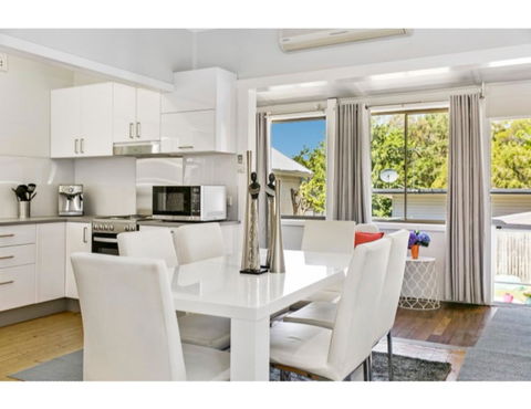 Modern Aus Home On The Edge Of North Ryde Oval - Australia Shopping 1