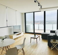 Modern Designer 2BR Apartment Near Airport  Beach - Accommodation Australia