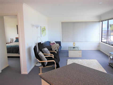 Modern Hobart Apartment With Stunning Views - Accommodation Australia 3