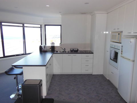 Modern Hobart Apartment With Stunning Views - Accommodation Australia 2