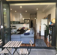 Modern house close to Sydneys vibrant Newtown area - Bed n Breakfasts