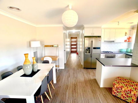 Modern Majestic - Everything You Need - Private Location - Accommodation Australia 0