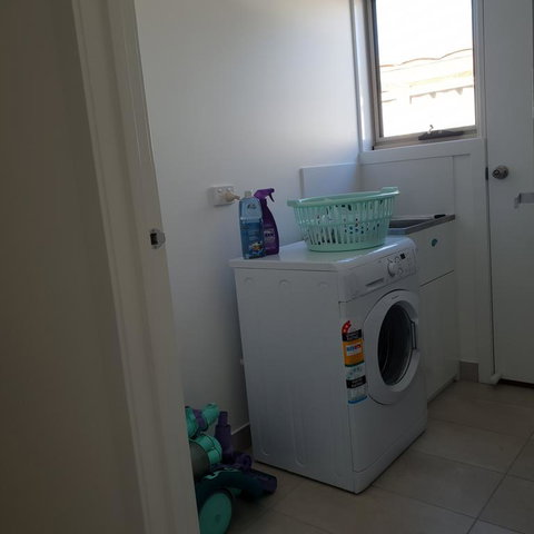 Modern Style Central Location Golden House - Australia Shopping 3