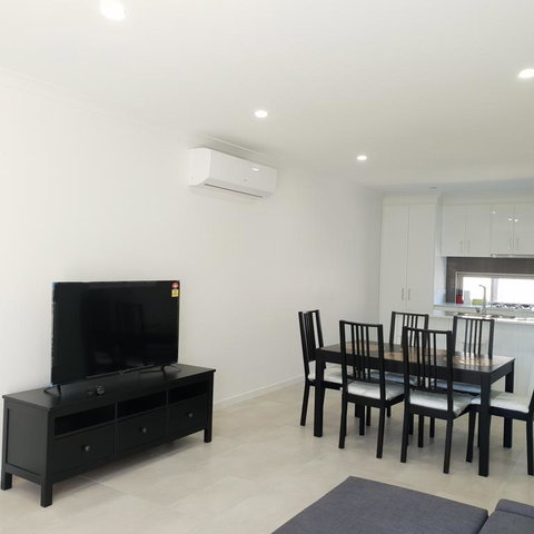 Modern Style Central Location Golden House - Australia Shopping 2