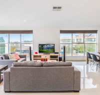 Modern Unit With Balconies Near Melbourne Airport - Accommodation Australia
